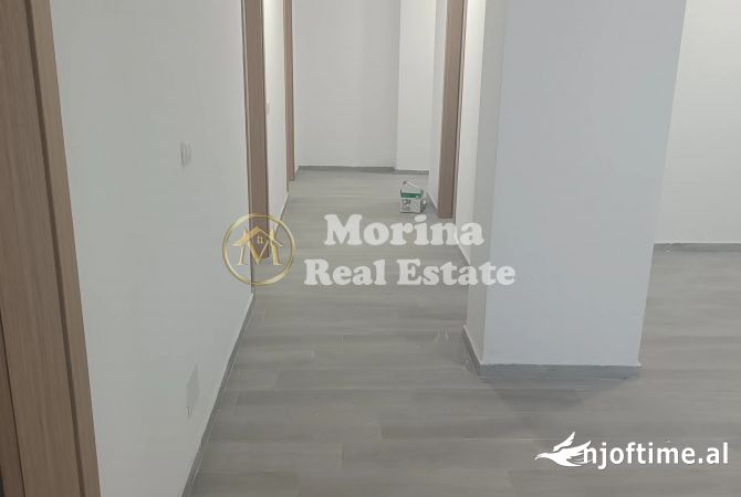 Shtepi me qera Apartament ne Tirane, 3+1, Mobilimi Bosh, pa mobiluar, Pagesa 450  Euro.