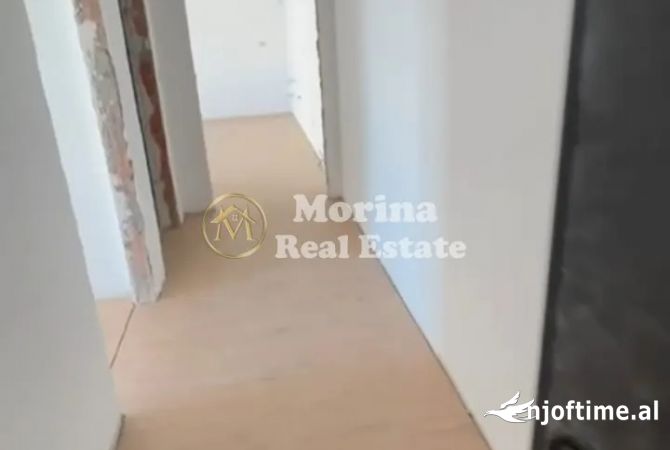 Shtepi ne shitje Apartament ne Tirane, 1+1, Mobilimi Bosh, pa mobiluar, Pagesa 100,000  Euro.