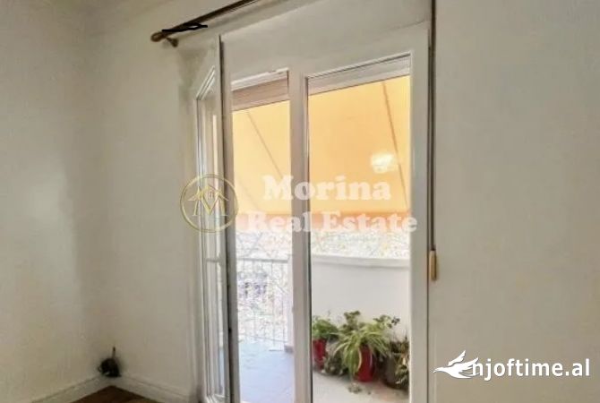 Shtepi me qera Apartament ne Tirane, 2+1, Mobilimi Pjeserisht e mobiluar, Pagesa 650  Euro.