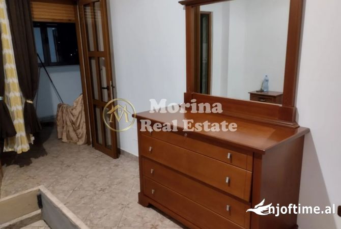 Shtepi me qera Shtepi Private ne Tirane, 3+1, Mobilimi E mobiluar, Pagesa 600  Euro.