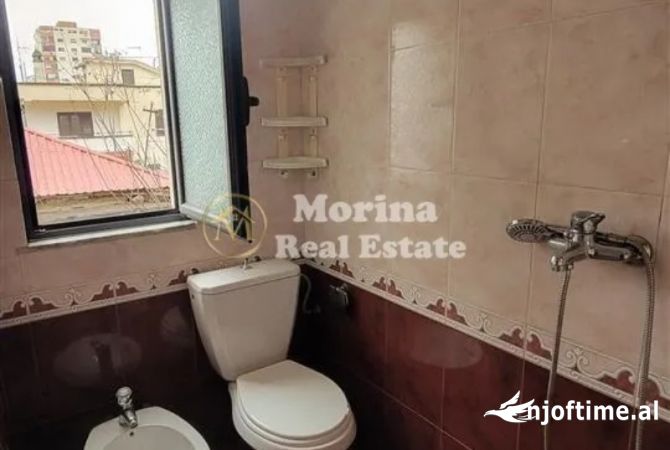 Shtepi me qera Apartament ne Tirane, 2+1, Mobilimi Bosh, pa mobiluar, Pagesa 400  Euro.