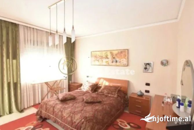 Shtepi me qera Apartament ne Tirane, 2+1, Mobilimi E mobiluar, Pagesa 900  Euro.