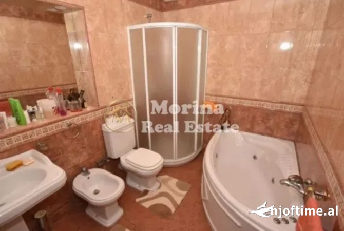 Shtepi me qera Apartament ne Tirane, 2+1, Mobilimi E mobiluar, Pagesa 900  Euro.