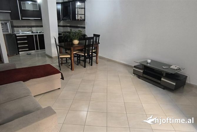 Ambient biznesi me qera 1+1 ne Tirane - 1,200 Euro