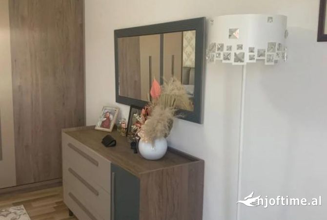 Shtepi ne shitje Shtepi Private ne Tirane, 2+1, Mobilimi E mobiluar, Pagesa 280,000  Euro.