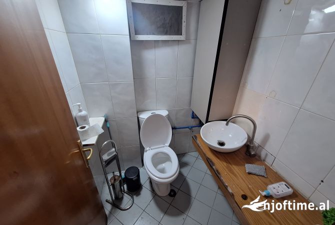 Dyqan, Rruga e Dibres/ Kompleksi Halili, 600 euro/muaj.