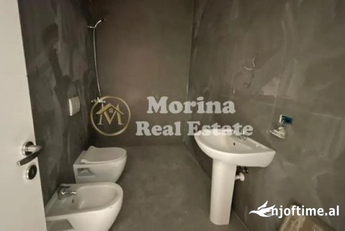 Shtepi ne shitje Apartament ne Tirane, 1+1, Mobilimi Bosh, pa mobiluar, Pagesa 153,000  Euro.