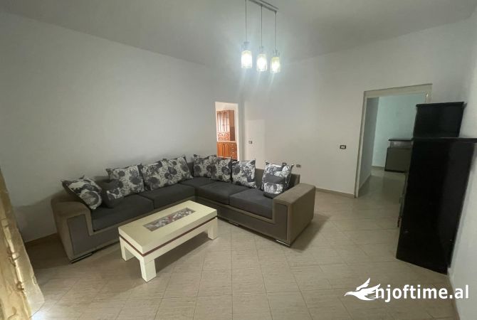 Shtepi me qera 2+1 ne Tirane - 430 Euro