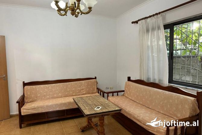Shtepi me qera 2+1 ne Tirane - 300 Euro