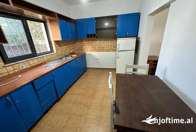 Shtepi me qera 2+1 ne Tirane - 300 Euro