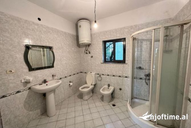 Shtepi me qera 2+1 ne Tirane - 300 Euro