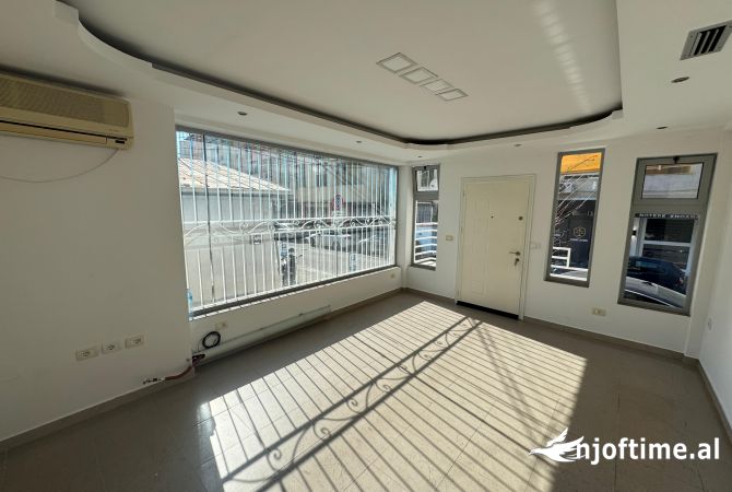 Ambient biznesi me qera 1+1 ne Tirane - 800 Euro
