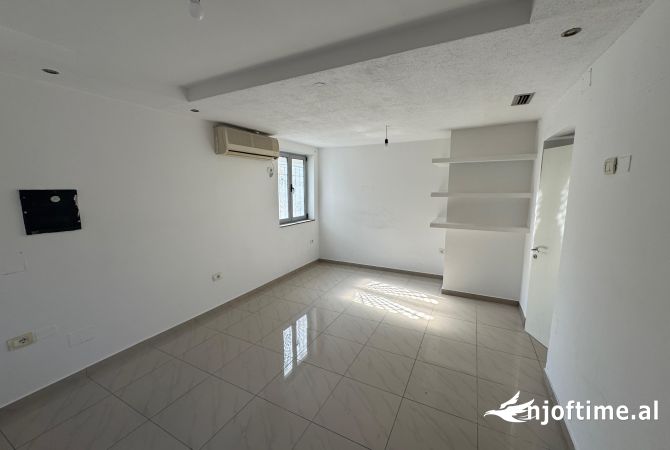 Ambient biznesi me qera 1+1 ne Tirane - 800 Euro