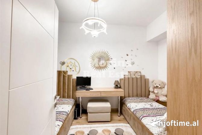 Shtepi ne shitje Apartament ne Tirane, 3+1, Mobilimi E mobiluar, Pagesa 250,000  Euro.