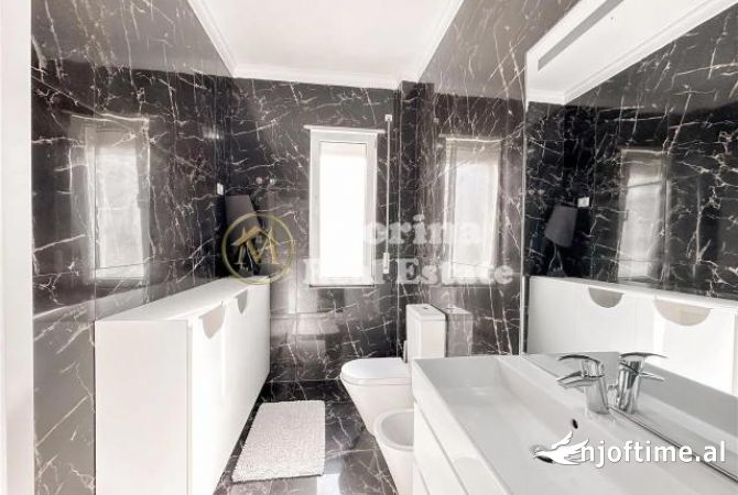 Shtepi ne shitje Apartament ne Tirane, 3+1, Mobilimi E mobiluar, Pagesa 250,000  Euro.