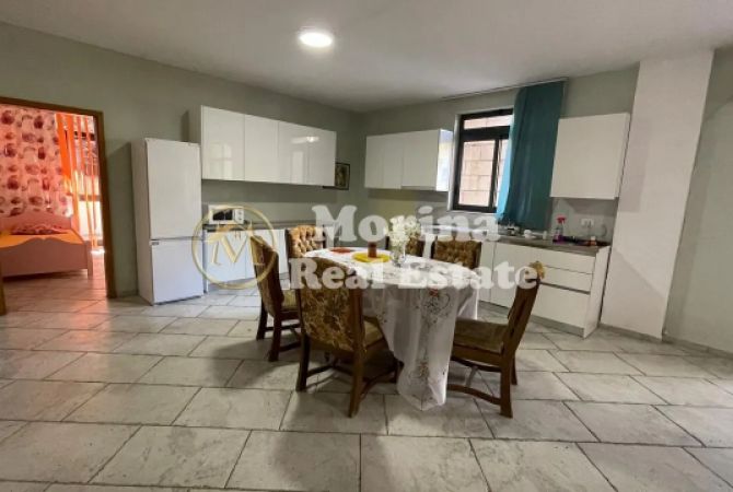 Shtepi me qera Shtepi Private ne Tirane, 2+1, Mobilimi E mobiluar, Pagesa 600  Euro.