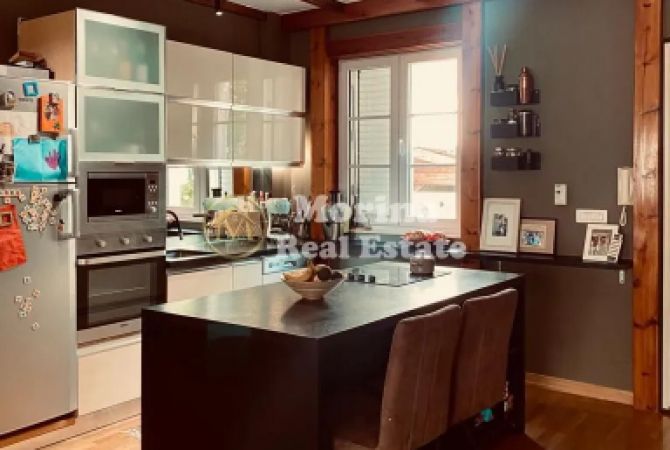 Shtepi me qera Vila Luksoze ne Tirane, 4+1, Mobilimi E mobiluar, Pagesa 1,200  Euro.