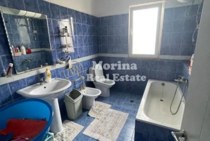 Shtepi me qera Shtepi Private ne Tirane, 2+1, Mobilimi E mobiluar, Pagesa 400  Euro.