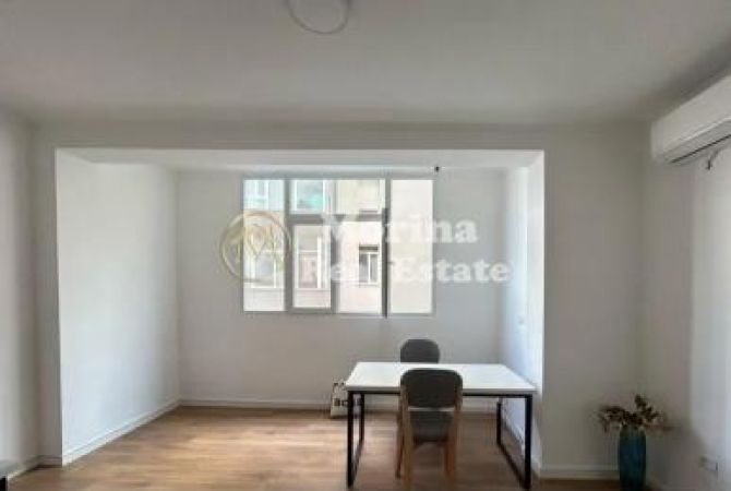 Ambjent Biznesi Me Qera per Zyra “Rruga e Elbasanit” 800Euro/Muaj