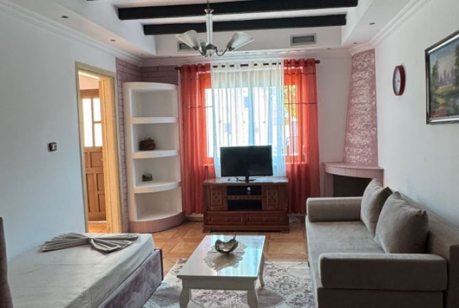Shtepi me qera Garsoniere ne Tirane - 300 Euro