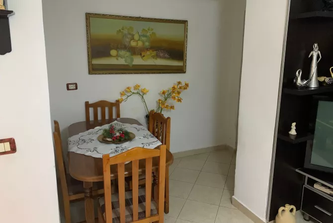 Shtepi me qera Apartament ne Tirane, 1+1, Mobilimi E mobiluar, Pagesa 400  Euro.