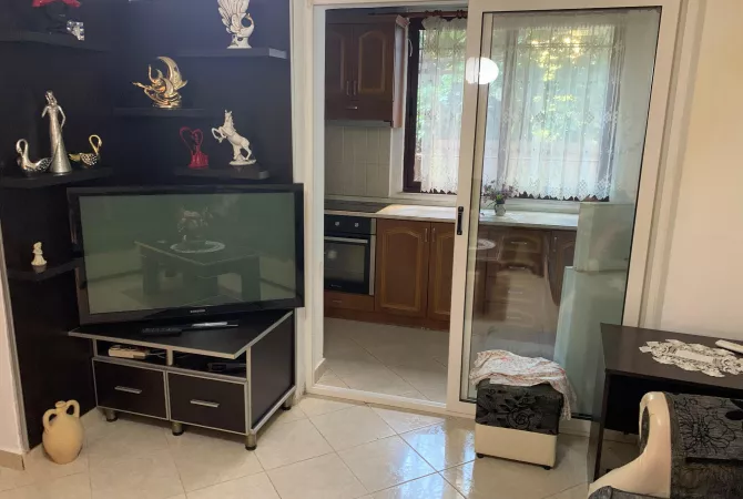 Shtepi me qera Apartament ne Tirane, 1+1, Mobilimi E mobiluar, Pagesa 400  Euro.