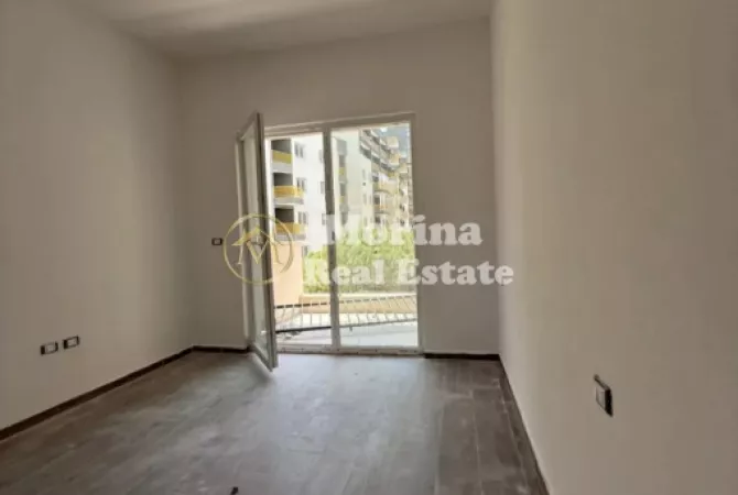 Ambiente Commerciale in Affitto 1+1 a Tirana - 400 Euro