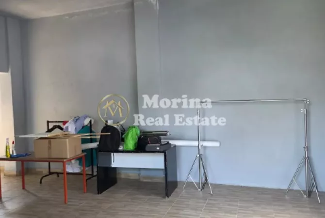 Ambiente Commerciale in Affitto 1+1 a Tirana - 400 Euro