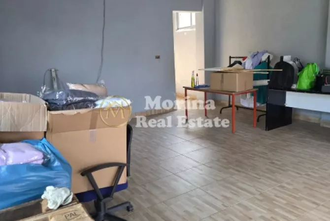Ambiente Commerciale in Affitto 1+1 a Tirana - 400 Euro