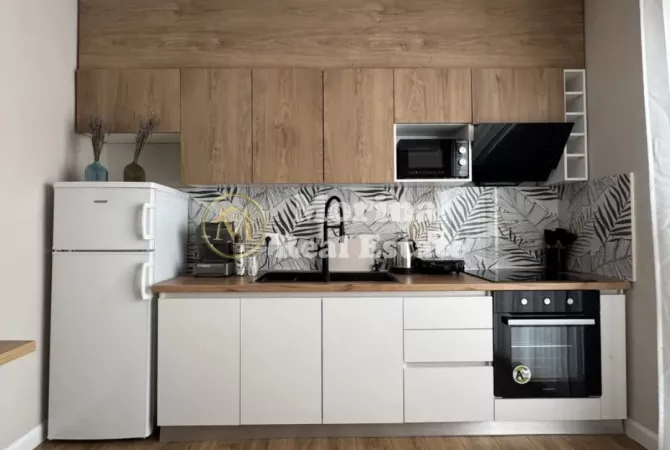 Shtepi me qera 2+1 ne Tirane - 1,200 Euro