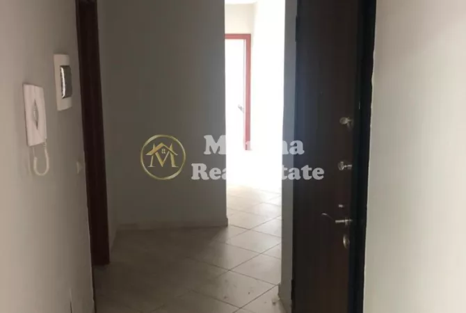 Ambiente Commerciale in Affitto 3+1 a Tirana - 600 Euro