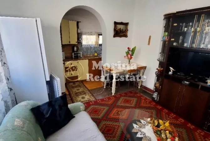 Shtepi me qera 2+1 ne Tirane - 450 Euro