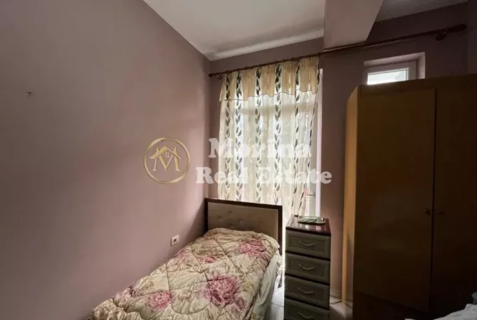 Shtepi ne shitje Shtepi Private ne Tirane, 5+1, Mobilimi E mobiluar, Pagesa 450,000  Euro.