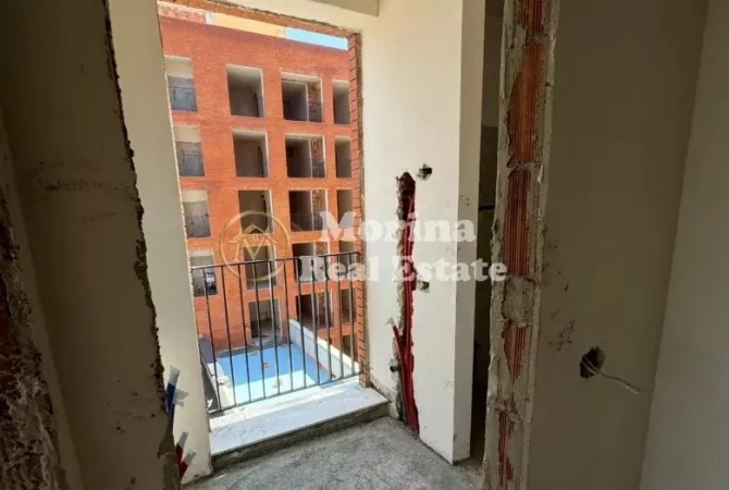 Shtepi ne shitje Apartament ne Tirane, 1+1, Mobilimi Bosh, pa mobiluar, Pagesa 120,000  Euro.