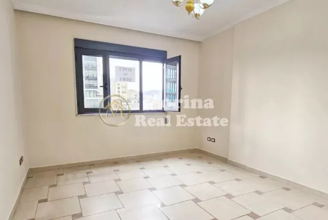 Ambient biznesi me qera 3+1 ne Tirane - 950 Euro