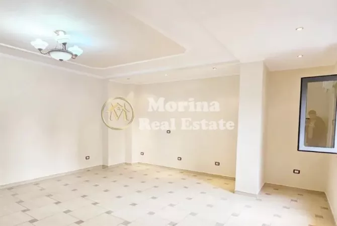 Qera, Ambient Biznesi,  Sheshi Skenderbej, 950 euro/muaj