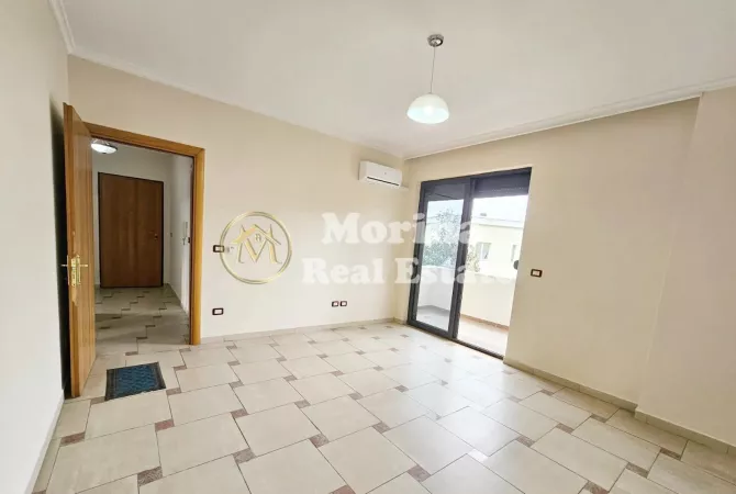 Qera, Ambient Biznesi,  Sheshi Skenderbej, 950 euro/muaj