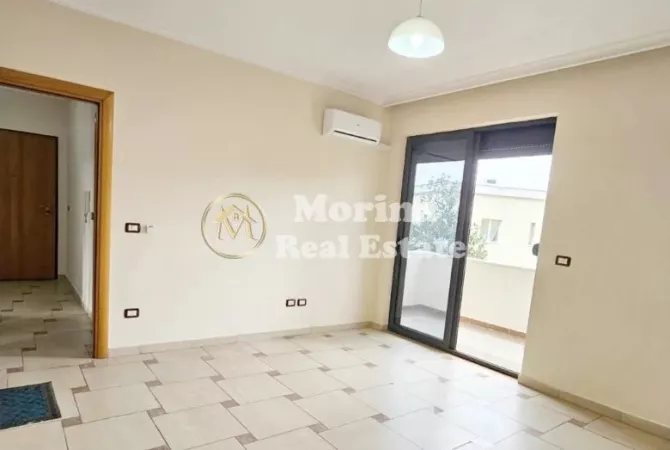 Qera, Ambient Biznesi,  Sheshi Skenderbej, 950 euro/muaj