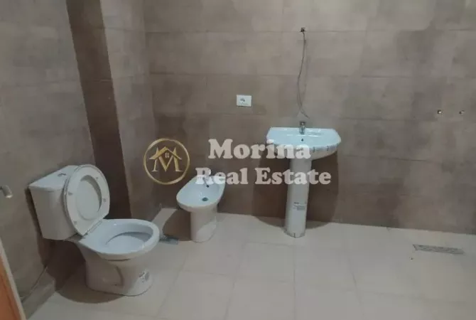 Shtepi me qera Apartament ne Tirane, 3+1, Mobilimi Bosh, pa mobiluar, Pagesa 450  Euro.