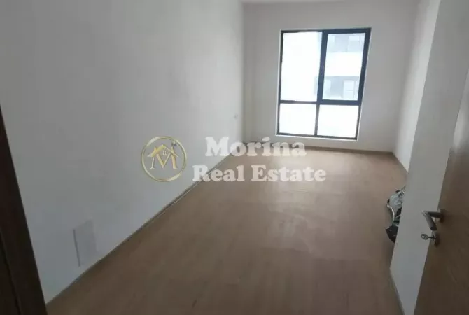 Shtepi me qera Apartament ne Tirane, 3+1, Mobilimi Bosh, pa mobiluar, Pagesa 450  Euro.