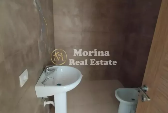Shtepi me qera Apartament ne Tirane, 3+1, Mobilimi Bosh, pa mobiluar, Pagesa 450  Euro.