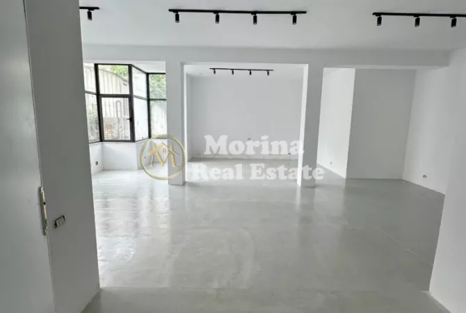 Ambiente Commerciale in Affitto 3+1 a Tirana - 1,000 Euro