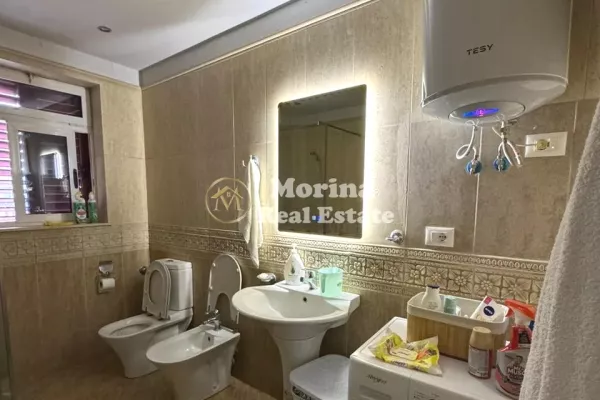 Shtepi ne shitje Apartament ne Tirane, 3+1, Mobilimi E mobiluar, Pagesa 250,000  Euro.