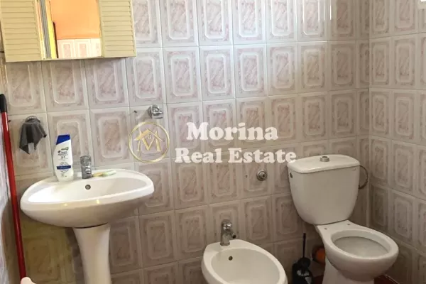 Shtepi me qera Shtepi Private ne Tirane, 3+1, Mobilimi E mobiluar, Pagesa 600  Euro.