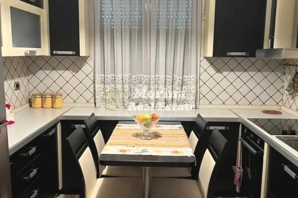 Shtepi me qera 2+1 ne Tirane - 600 Euro