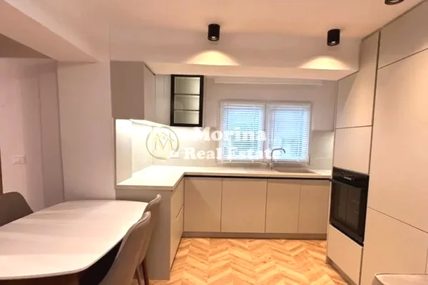 Shtepi me qera 2+1 ne Tirane - 700 Euro