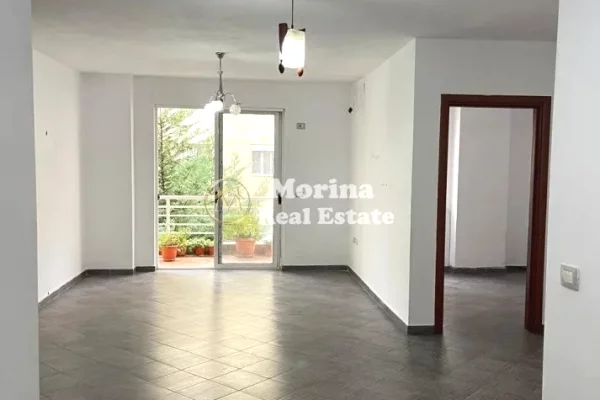 Shtepi me qera Apartament ne Tirane, 3+1, Mobilimi Bosh, pa mobiluar, Pagesa 450  Euro.