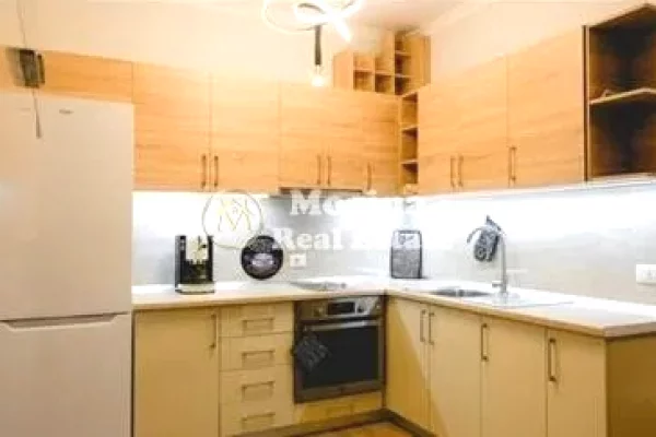 Shtepi me qera 2+1 ne Tirane - 1,200 Euro