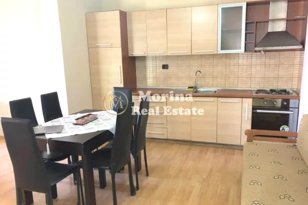 Shtepi me qera Shtepi Private ne Tirane, 2+1, Mobilimi E mobiluar, Pagesa 370  Euro.