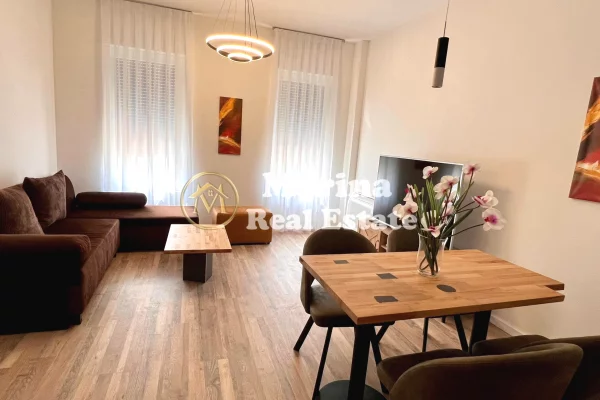 Shtepi me qera Apartament ne Tirane, 2+1, Mobilimi E mobiluar, Pagesa 800  Euro.